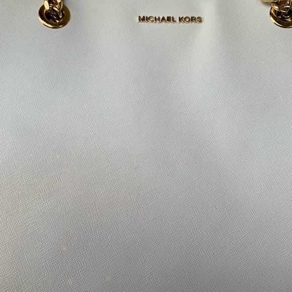 Michael Kors Optic Wht Lthr Gold Chains Lg Bag NWT - Picture 4 of 8